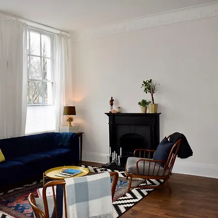 Apartment Georgian In City Centre